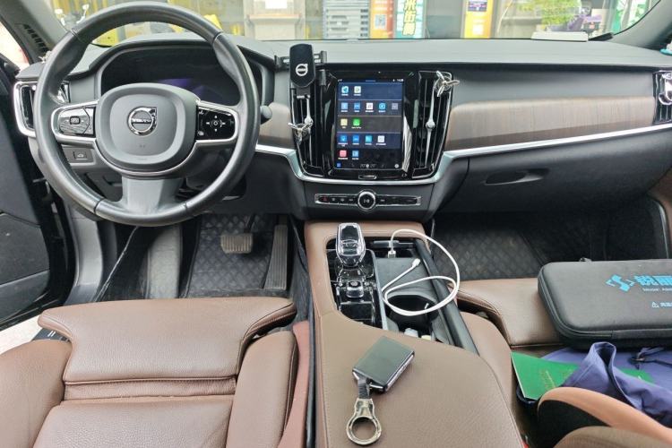 Used Volvo S90 2022 B5 Zhiyuan Luxury Edition Center Console
