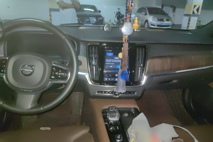 Used Volvo S90 2022 B5 Zhiyuan Luxury Edition Center Console