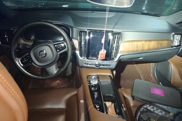 Used Volvo S90 2022 B5 Zhiyuan Luxury Edition Center Console