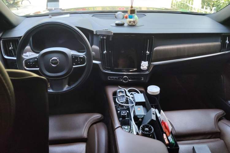 Used Volvo S90 2022 B5 Zhiya Luxury Edition Center Console