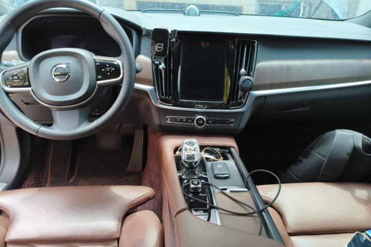 Used Volvo S90 2022 B5 Zhiyuan Luxury Edition Center Console