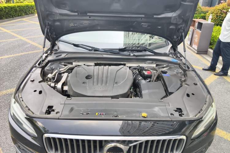Used Volvo S90 2022 B5 Zhiya Luxury Edition Engine Bay