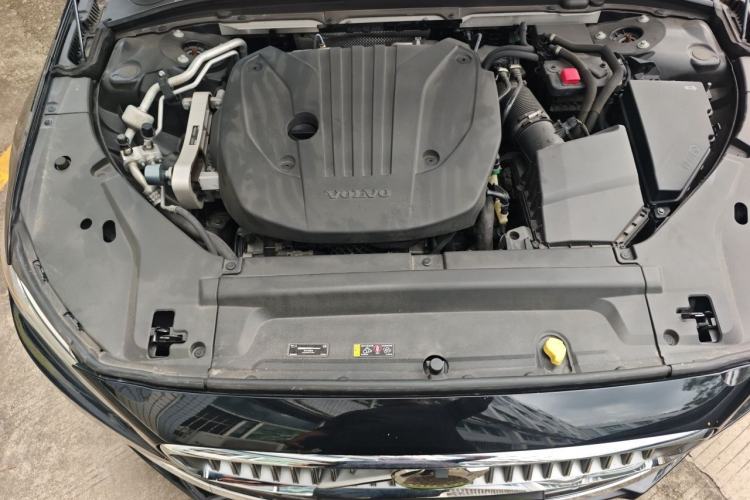 Used Volvo S90 2022 B5 Zhiyi Luxury Edition Engine Bay