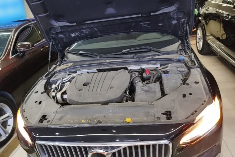 Used Volvo S90 2022 B5 Zhiyi Luxury Edition Engine Bay