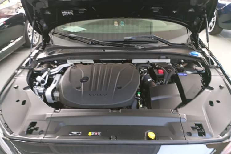 Used Volvo S90 2022 B5 Zhiya Luxury Edition Engine Bay