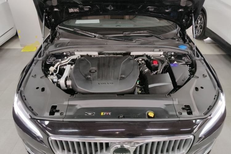 Used Volvo S90 2022 B5 Zhiyi Luxury Edition Engine Bay