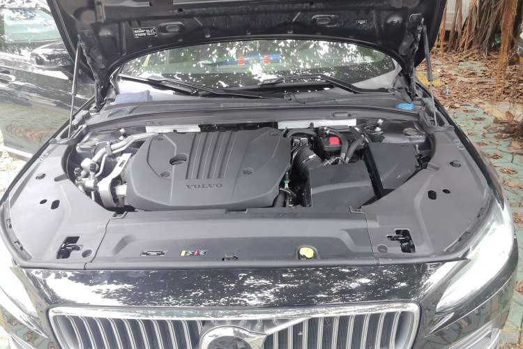 Used Volvo S90 2022 B5 Zhiyi Luxury Edition Engine Bay