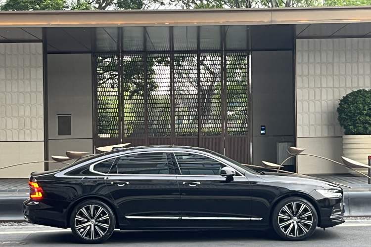 Used Volvo S90 2022 B5 Zhiyuan Luxury Edition Exterior 12