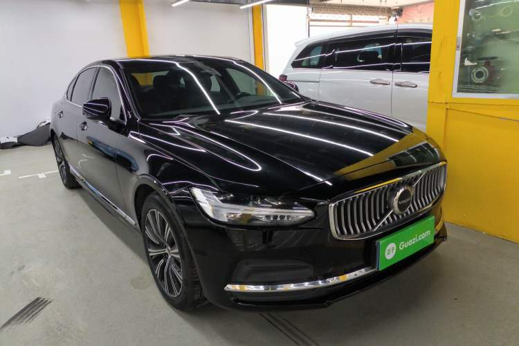 Used Volvo S90 2022 B5 Zhiyi Luxury Edition Front Right 45 Deg