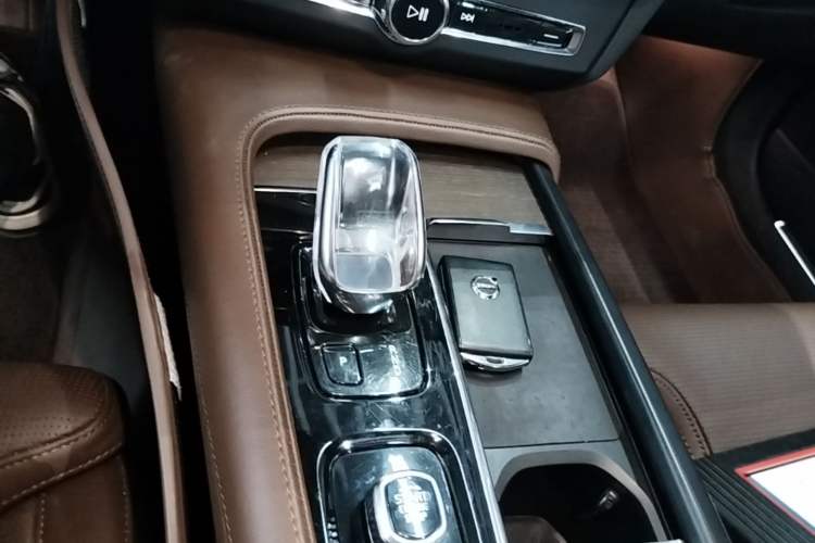 Used Volvo S90 2022 B5 Zhiya Luxury Edition Gear Lever