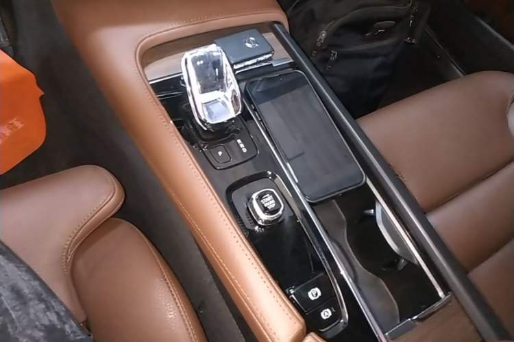 Used Volvo S90 2022 B5 Zhiyuan Luxury Edition Gear Lever