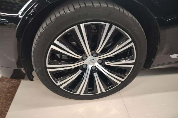 Used Volvo S90 2022 B5 Zhiyuan Luxury Edition Left Front Wheel Hub