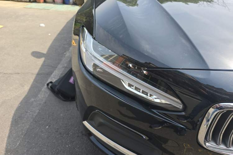 Used Volvo S90 2022 B5 Zhiyuan Luxury Edition Right Front Headlight