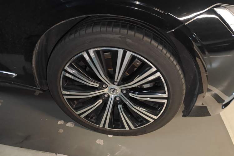 Used Volvo S90 2022 B5 Zhiyuan Luxury Edition Right Front Wheel Hub