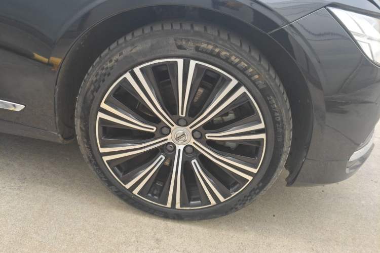 Used Volvo S90 2022 B5 Zhiyuan Luxury Edition Right Front Wheel Hub