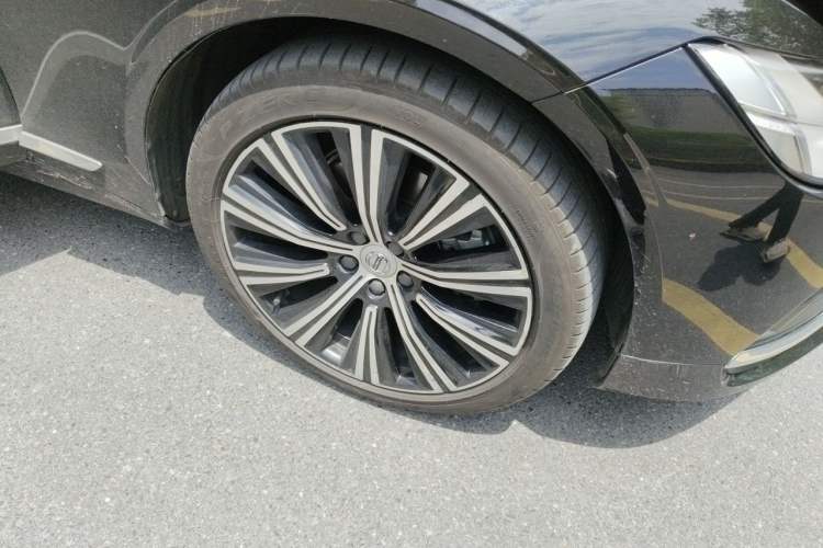 Used Volvo S90 2022 B5 Zhiyuan Luxury Edition Right Front Wheel Hub