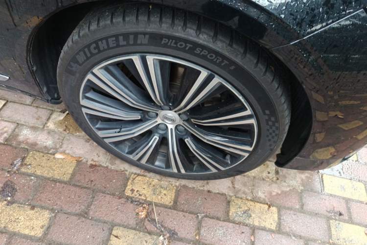 Used Volvo S90 2022 B5 Zhiyuan Luxury Edition Right Front Wheel Hub