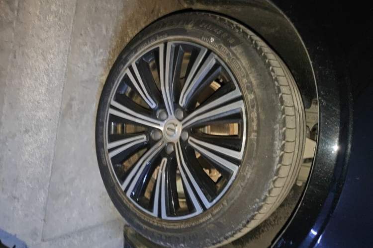 Used Volvo S90 2022 B5 Zhiyi Luxury Edition Right Front Wheel Hub