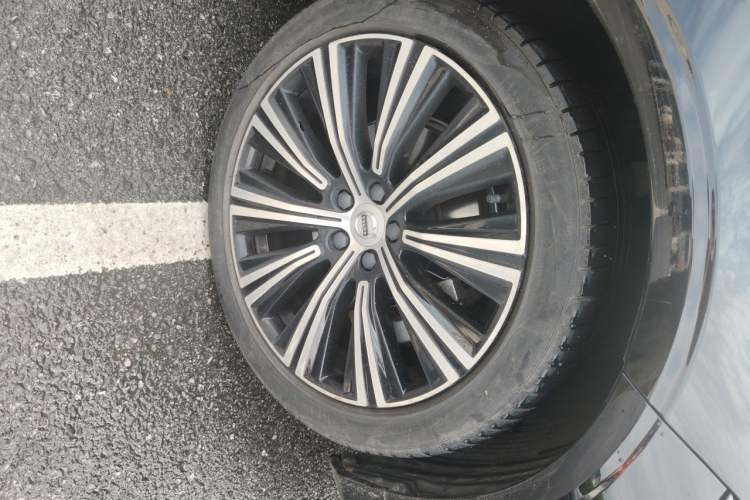 Used Volvo S90 2022 B5 Zhiyuan Luxury Edition Right Front Wheel Hub