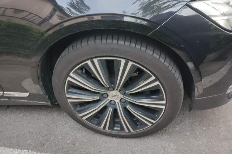 Used Volvo S90 2022 B5 Zhiyuan Luxury Edition Right Front Wheel Hub