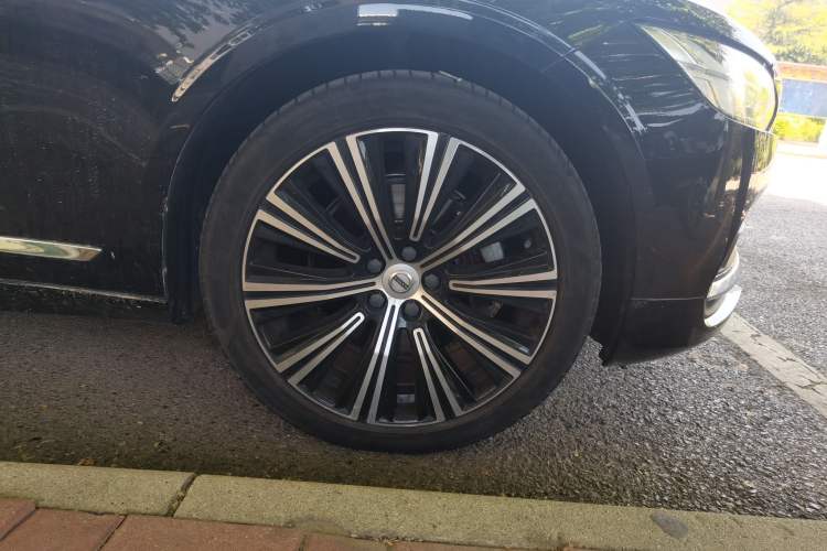 Used Volvo S90 2022 B5 Zhiyuan Luxury Edition Right Front Wheel Hub