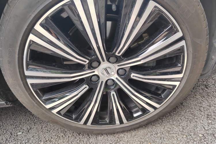 Used Volvo S90 2022 B5 Zhiyuan Luxury Edition Right Front Wheel Hub