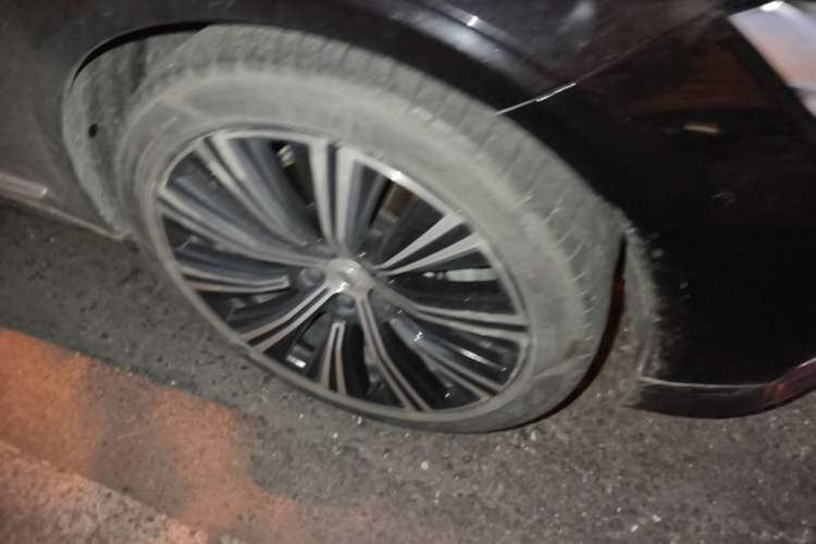 Used Volvo S90 2022 B5 Zhiyuan Luxury Edition Right Front Wheel Hub