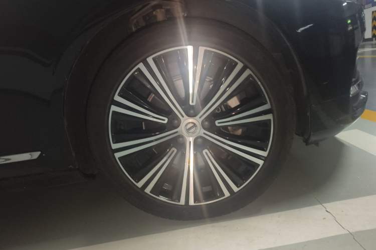 Used Volvo S90 2022 B5 Zhiyuan Luxury Edition Right Front Wheel Hub