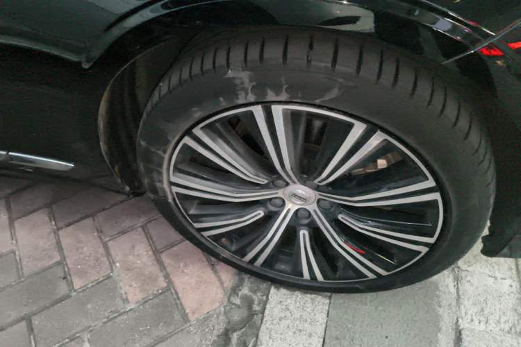 Used Volvo S90 2022 B5 Zhiyuan Luxury Edition Right Front Wheel Hub