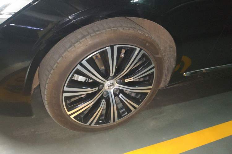 Used Volvo S90 2022 B5 Zhiyuan Luxury Edition Right Front Wheel Hub