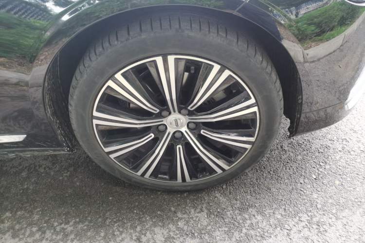 Used Volvo S90 2022 B5 Zhiyuan Luxury Edition Right Front Wheel Hub