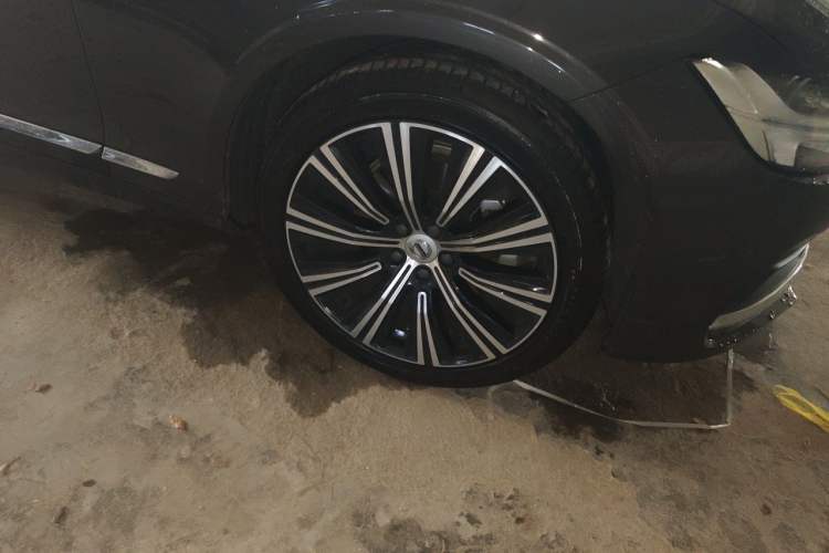 Used Volvo S90 2022 B5 Zhiyuan Luxury Edition Right Front Wheel Hub