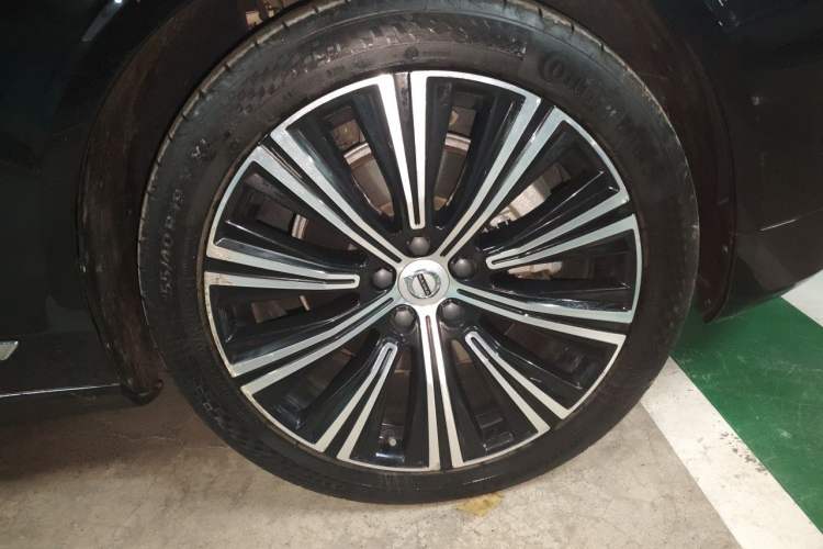 Used Volvo S90 2022 B5 Zhiyuan Luxury Edition Right Front Wheel Hub