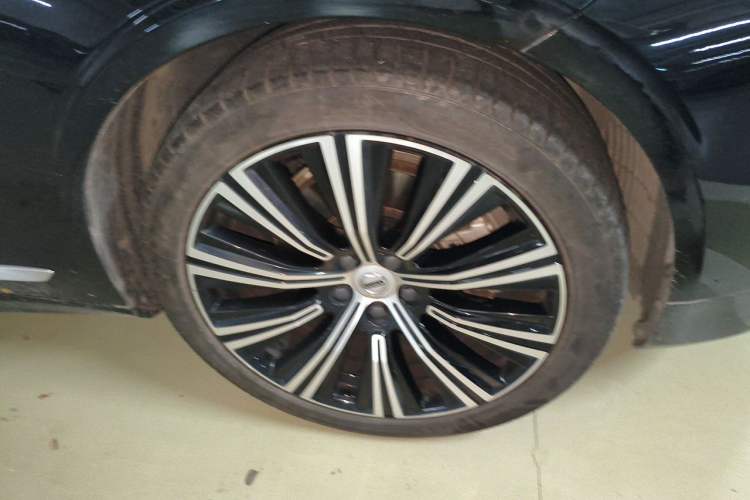 Used Volvo S90 2022 B5 Zhiyuan Luxury Edition Right Front Wheel Hub