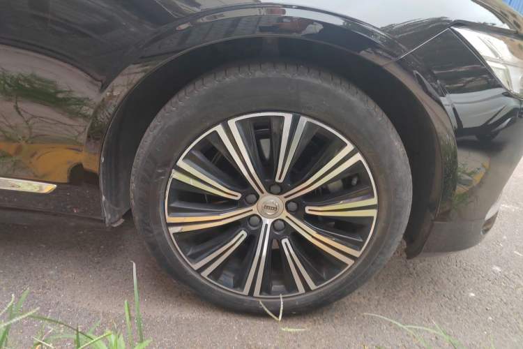 Used Volvo S90 2022 B5 Zhiyi Luxury Edition Right Front Wheel Hub