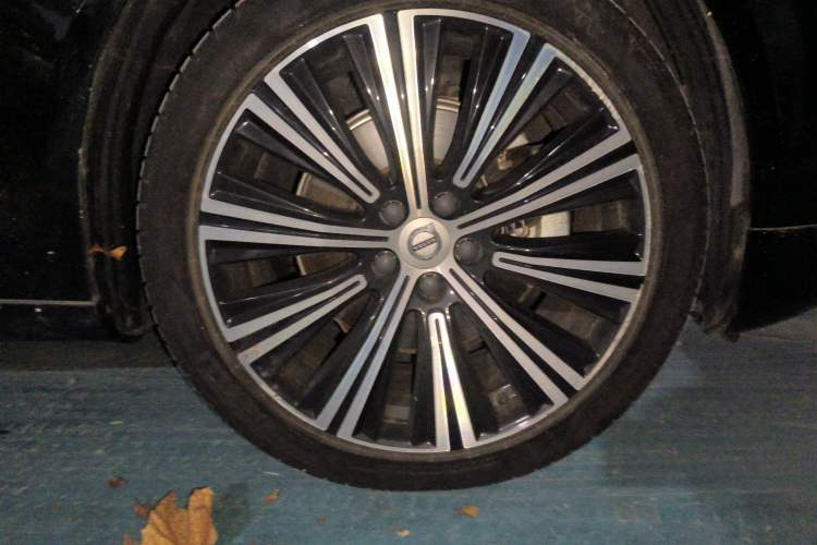 Used Volvo S90 2022 B5 Zhiya Luxury Edition Right Front Wheel Hub