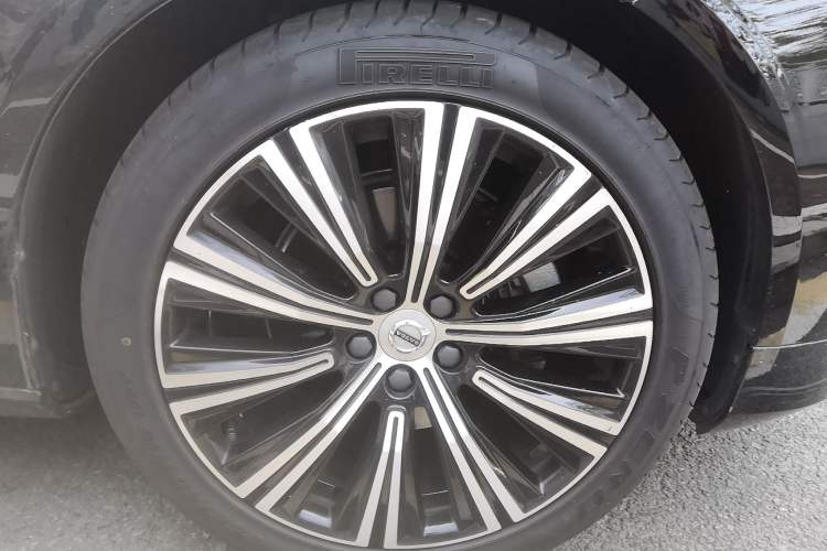 Used Volvo S90 2022 B5 Zhiyuan Luxury Edition Right Front Wheel Hub