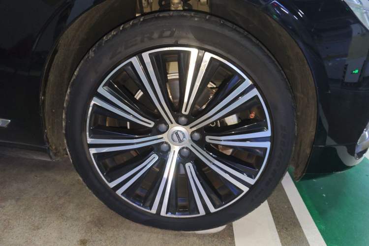 Used Volvo S90 2022 B5 Zhiyuan Luxury Edition Right Front Wheel Hub