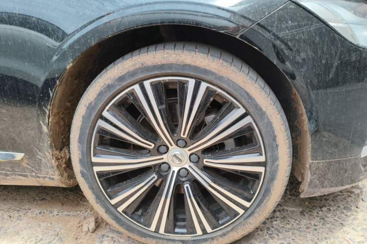 Used Volvo S90 2022 B5 Zhiyuan Luxury Edition Right Front Wheel Hub
