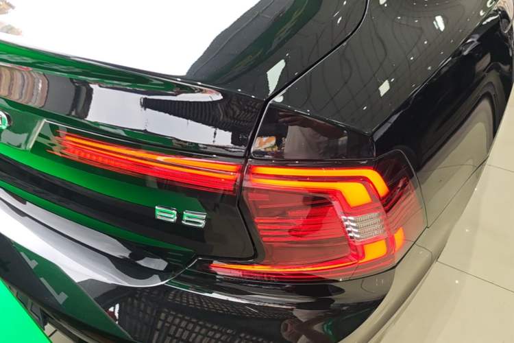Used Volvo S90 2022 B5 Zhiyuan Luxury Edition Right Rear Taillight