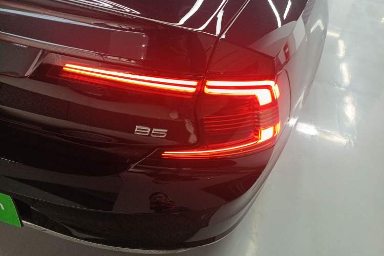Used Volvo S90 2022 B5 Zhiyuan Luxury Edition Right Rear Taillight