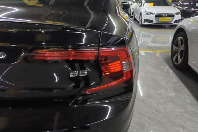 Used Volvo S90 2022 B5 Zhiyi Luxury Edition Right Rear Taillight