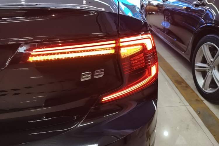 Used Volvo S90 2022 B5 Zhiyi Luxury Edition Right Rear Taillight