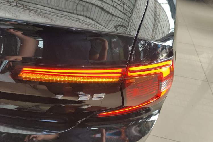 Used Volvo S90 2022 B5 Zhiyi Luxury Edition Right Rear Taillight