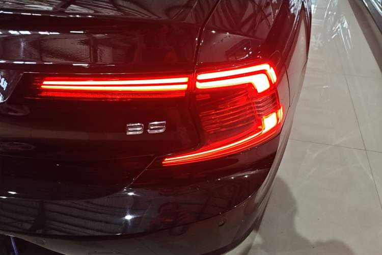 Used Volvo S90 2022 B5 Zhiyuan Luxury Edition Right Rear Taillight