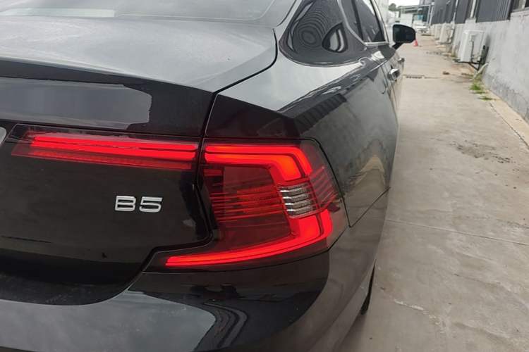 Used Volvo S90 2022 B5 Zhiyuan Luxury Edition Right Rear Taillight
