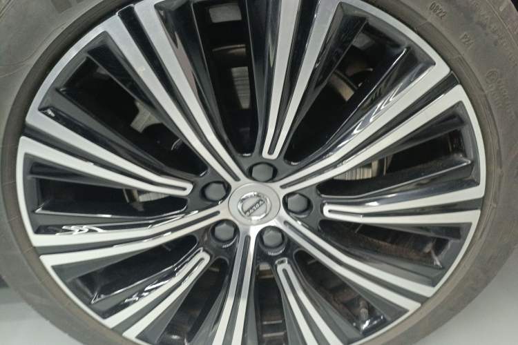 Used Volvo S90 2022 B5 Zhiyuan Luxury Edition Right Rear Wheel Hub