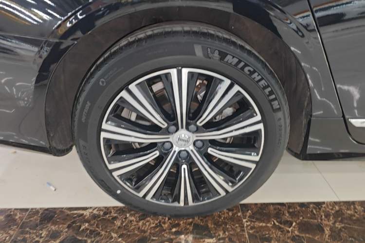 Used Volvo S90 2022 B5 Zhiyi Luxury Edition Right Rear Wheel Hub