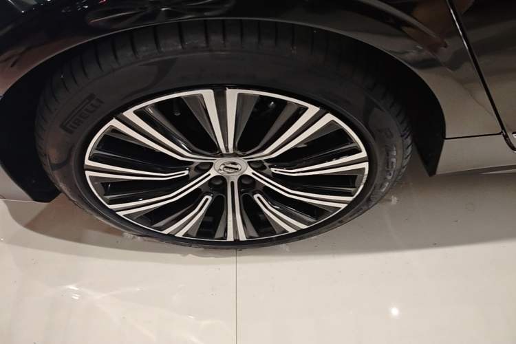 Used Volvo S90 2022 B5 Zhiyuan Luxury Edition Right Rear Wheel Hub
