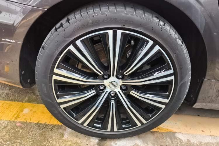 Used Volvo S90 2022 B5 Zhiyuan Luxury Edition Right Rear Wheel Hub